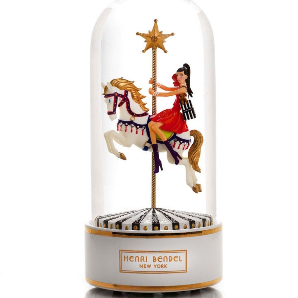 ISO**** HENRI BENDEL SNOW GLOBE - Picture 1 of 1
